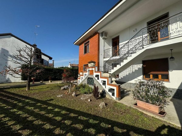 casa indipendente in vendita a Mortara