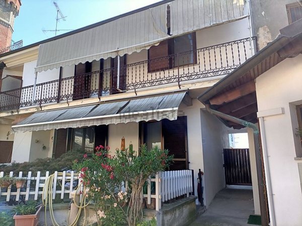 casa indipendente in vendita a Mortara