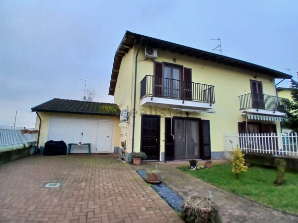 casa indipendente in vendita a Mortara