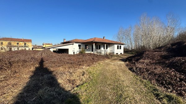 casa indipendente in vendita a Mortara
