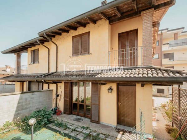 casa indipendente in vendita a Mortara