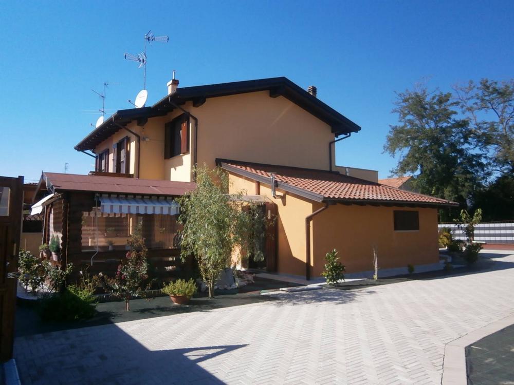 casa indipendente in vendita a Mortara