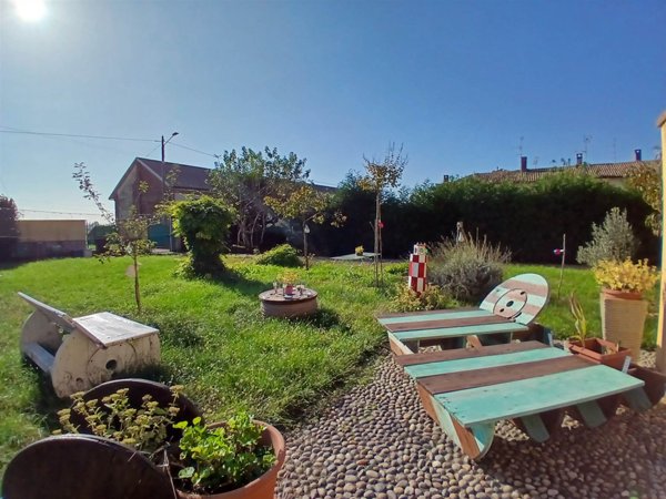 casa indipendente in vendita a Mortara