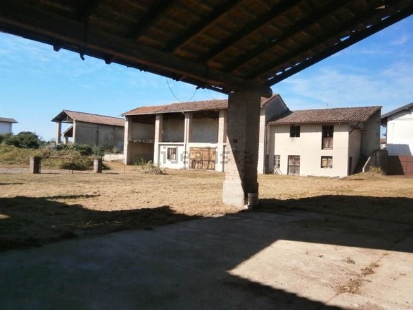 casa indipendente in vendita a Mortara