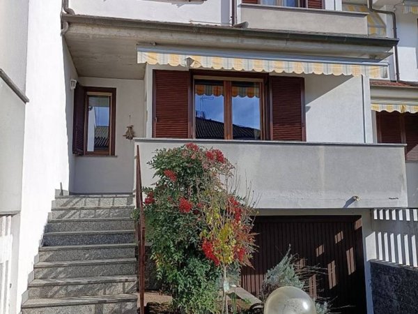 casa indipendente in vendita a Mortara