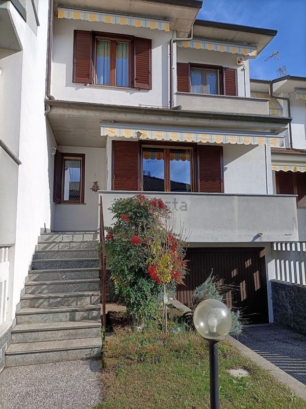 casa indipendente in vendita a Mortara