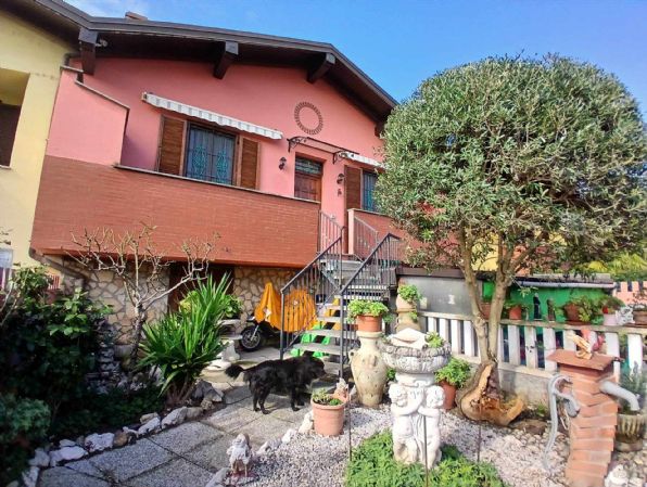 casa indipendente in vendita a Mortara