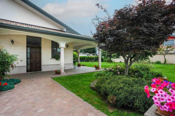 casa indipendente in vendita a Mortara