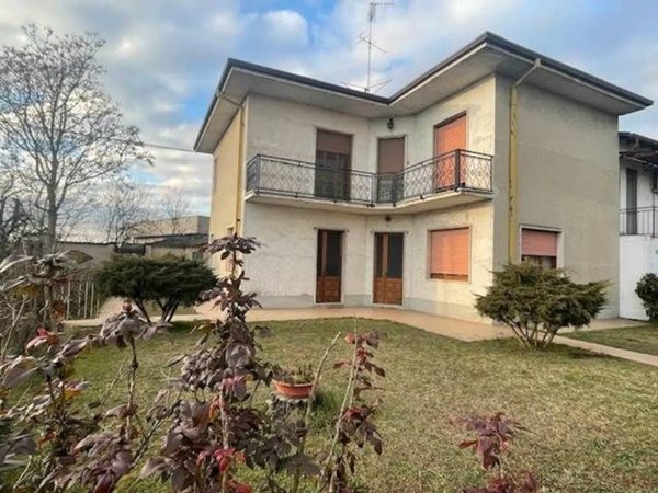 casa indipendente in vendita a Mortara