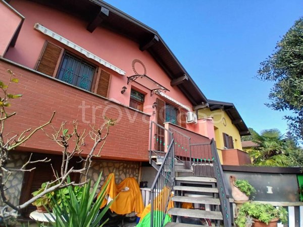 casa indipendente in vendita a Mortara