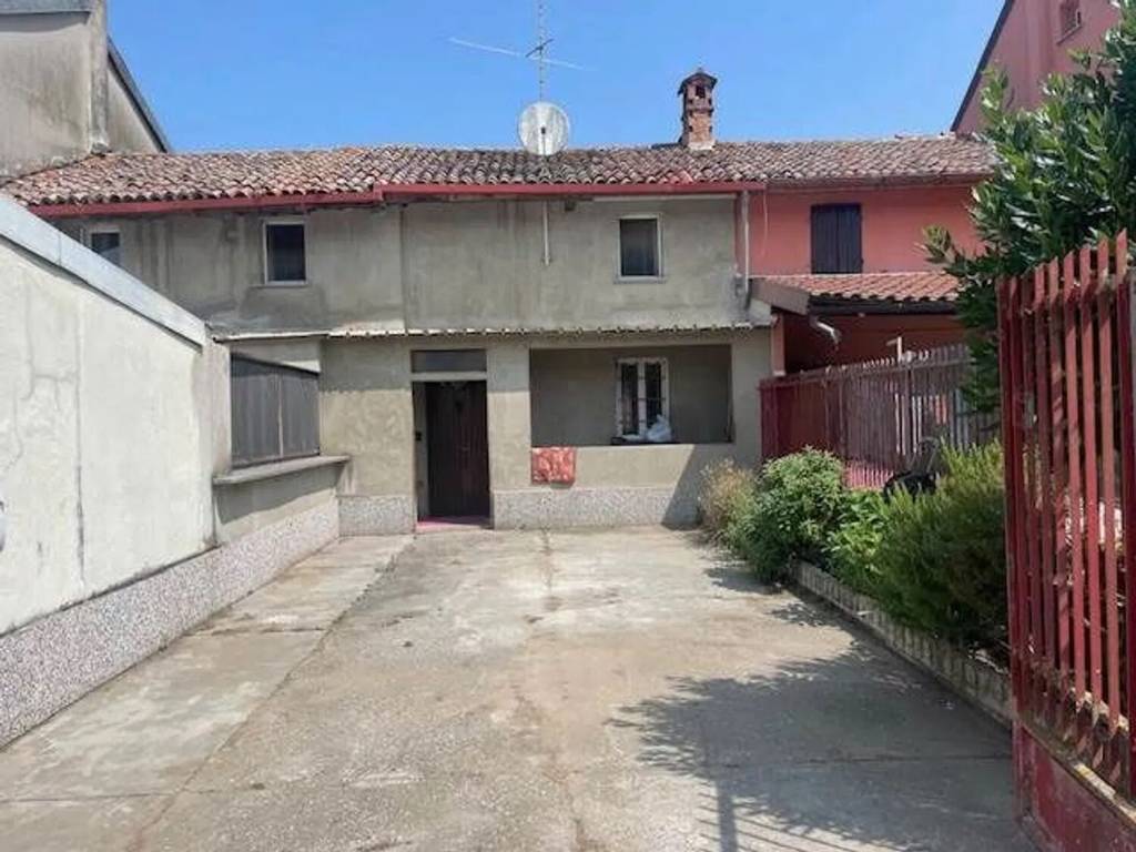casa indipendente in vendita a Mortara