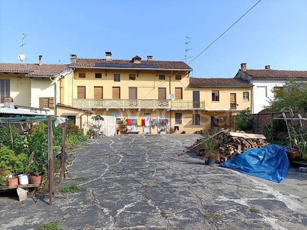 casa indipendente in vendita a Mortara