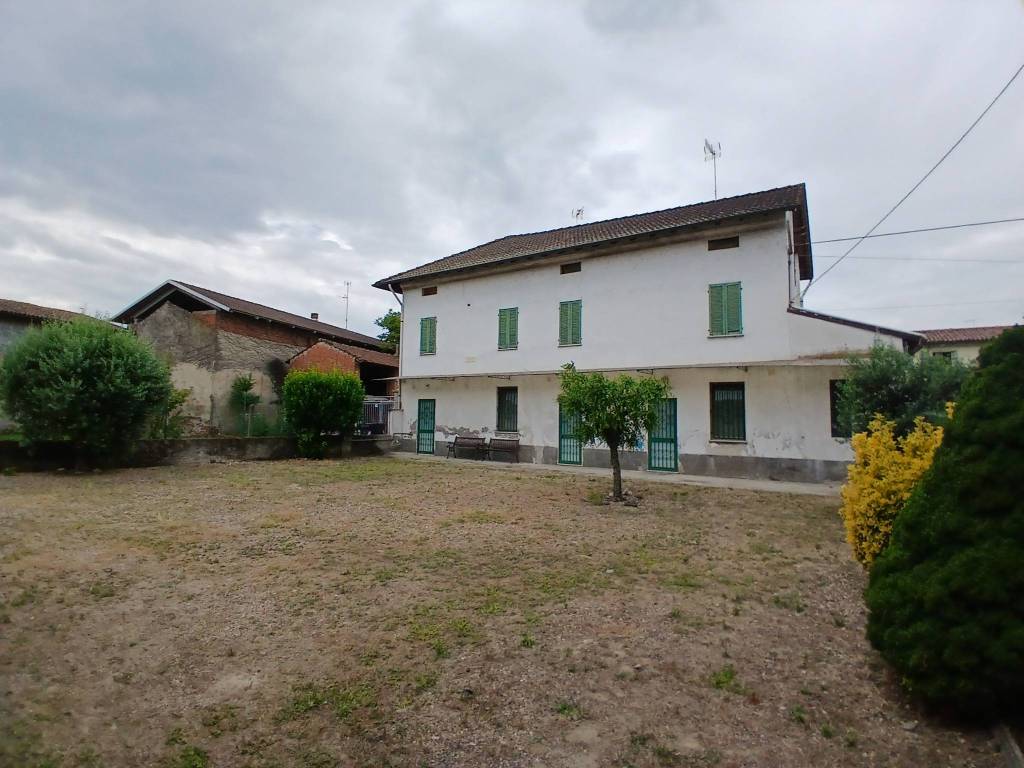 casa indipendente in vendita a Mortara in zona Madonna Del Campo
