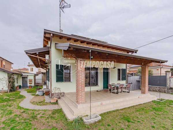 casa indipendente in vendita a Mortara