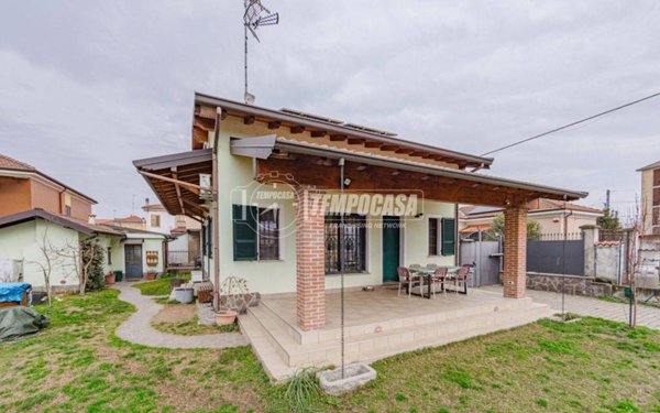 casa indipendente in vendita a Mortara