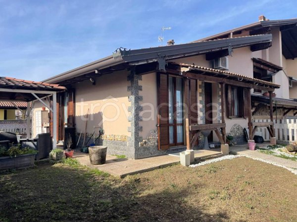 casa indipendente in vendita a Mortara