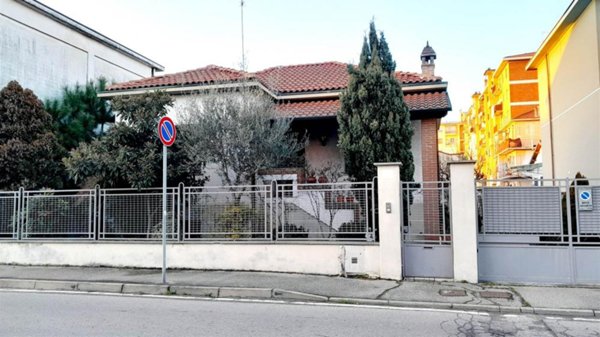 casa indipendente in vendita a Mortara