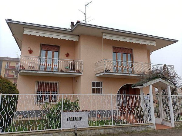 casa indipendente in vendita a Mortara