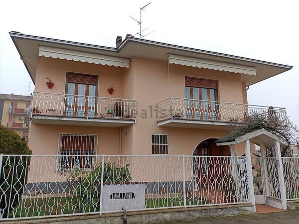 casa indipendente in vendita a Mortara