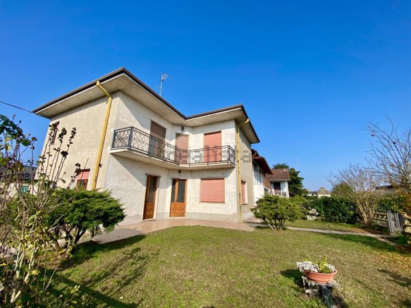 casa indipendente in vendita a Mortara