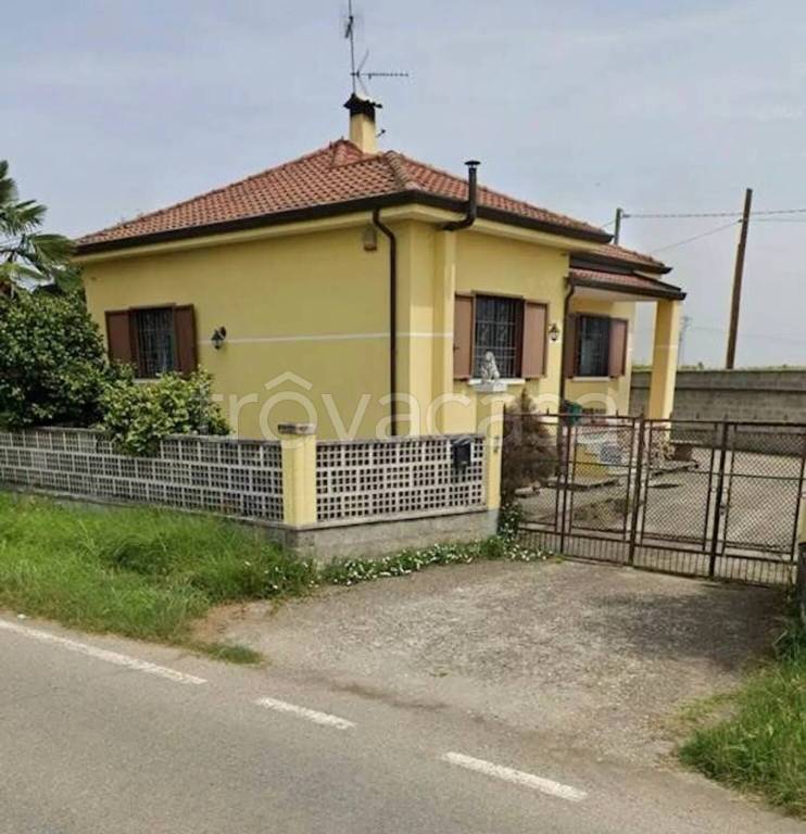 casa indipendente in vendita a Mortara