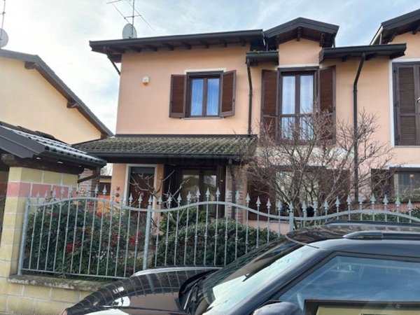 casa indipendente in vendita a Mortara