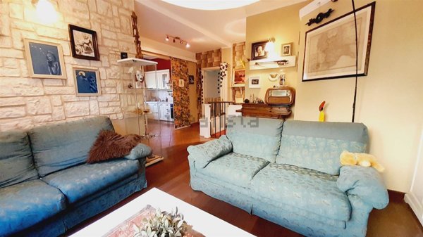 casa indipendente in vendita a Mortara