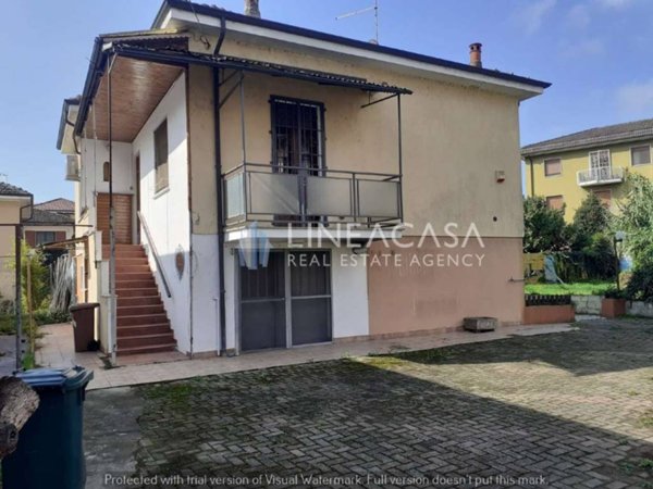 casa indipendente in vendita a Mortara