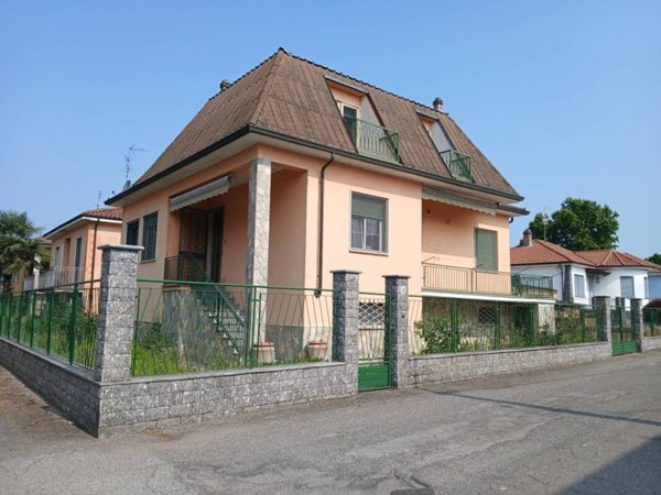 casa indipendente in vendita a Mortara