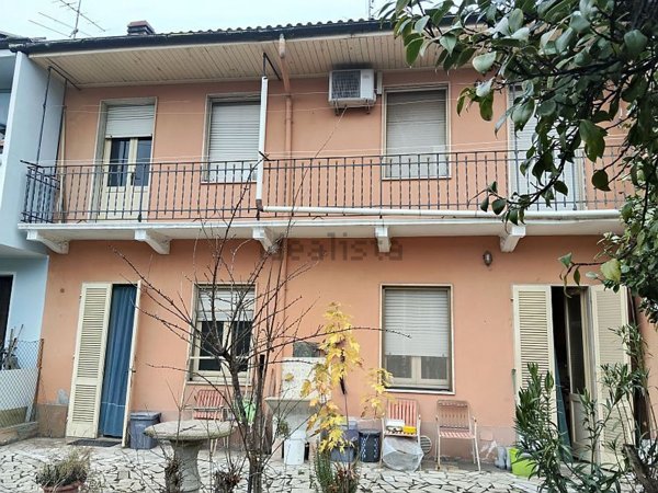 esavano in vendita a Mortara