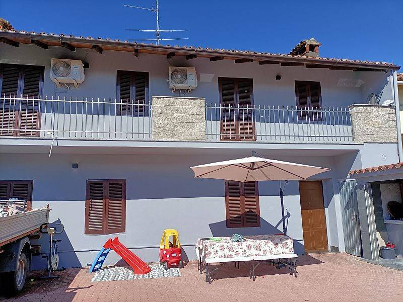 casa indipendente in vendita a Mortara