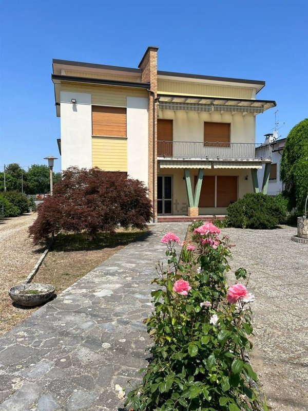 casa indipendente in vendita a Mortara