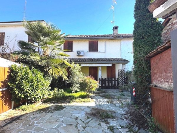 casa indipendente in vendita a Mortara