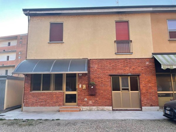 casa indipendente in vendita a Mortara
