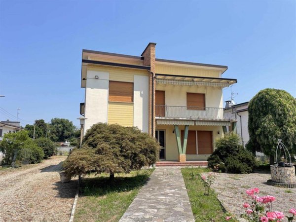 casa indipendente in vendita a Mortara