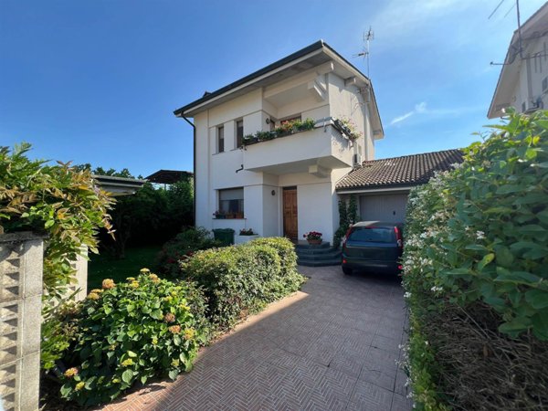 casa indipendente in vendita a Mortara