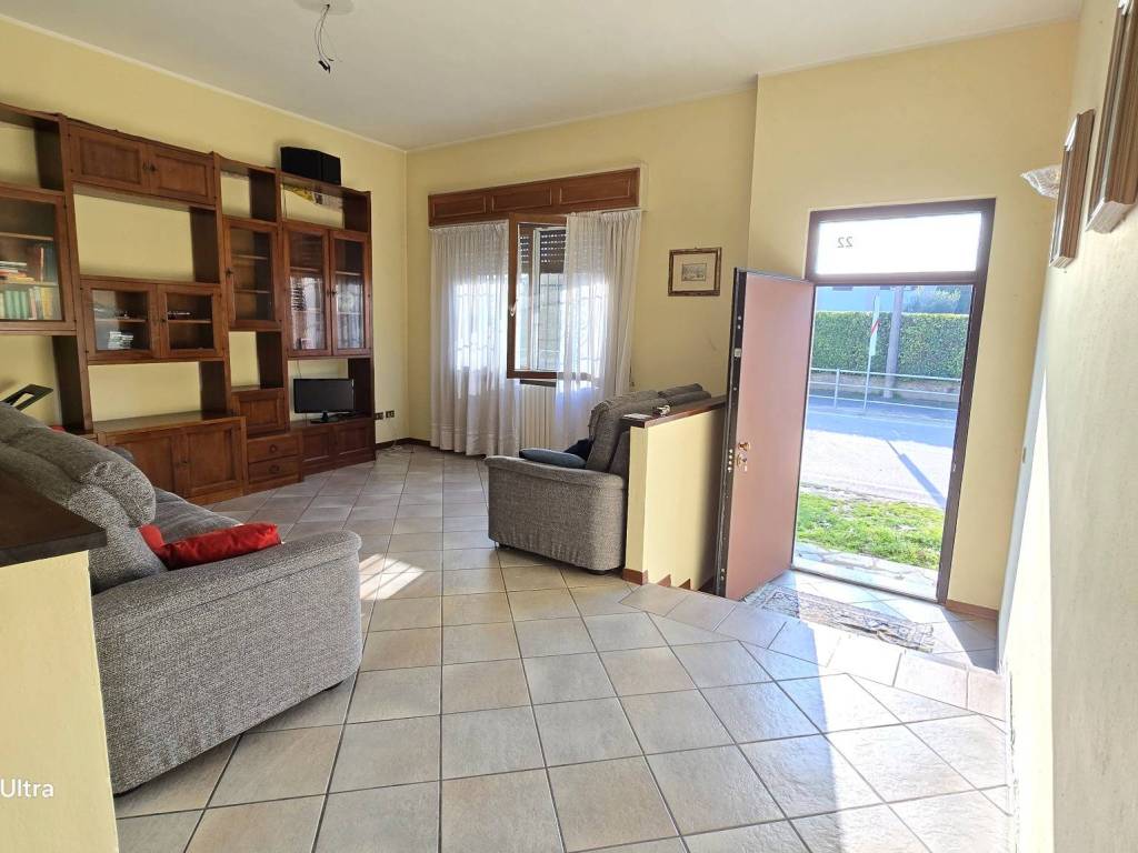 casa indipendente in vendita a Mortara