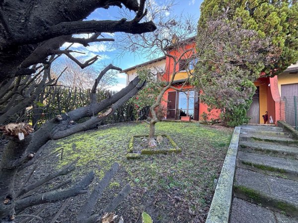 casa indipendente in vendita a Mortara