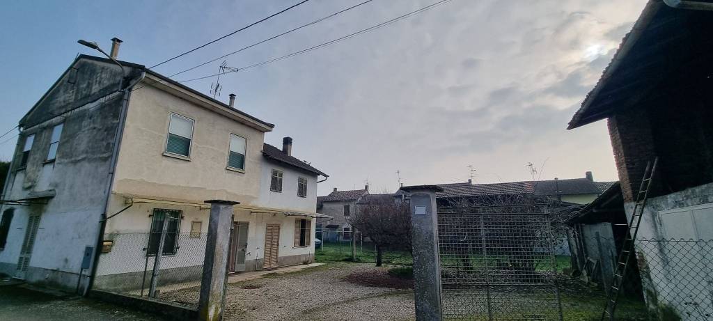 casa indipendente in vendita a Mortara