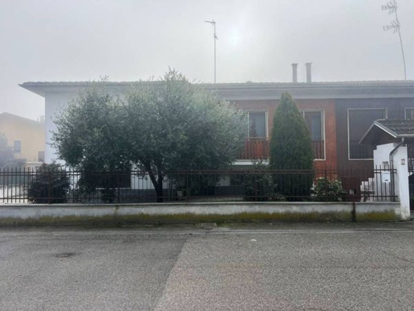 casa indipendente in vendita a Mortara