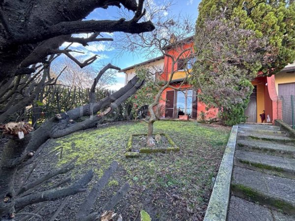 casa indipendente in vendita a Mortara