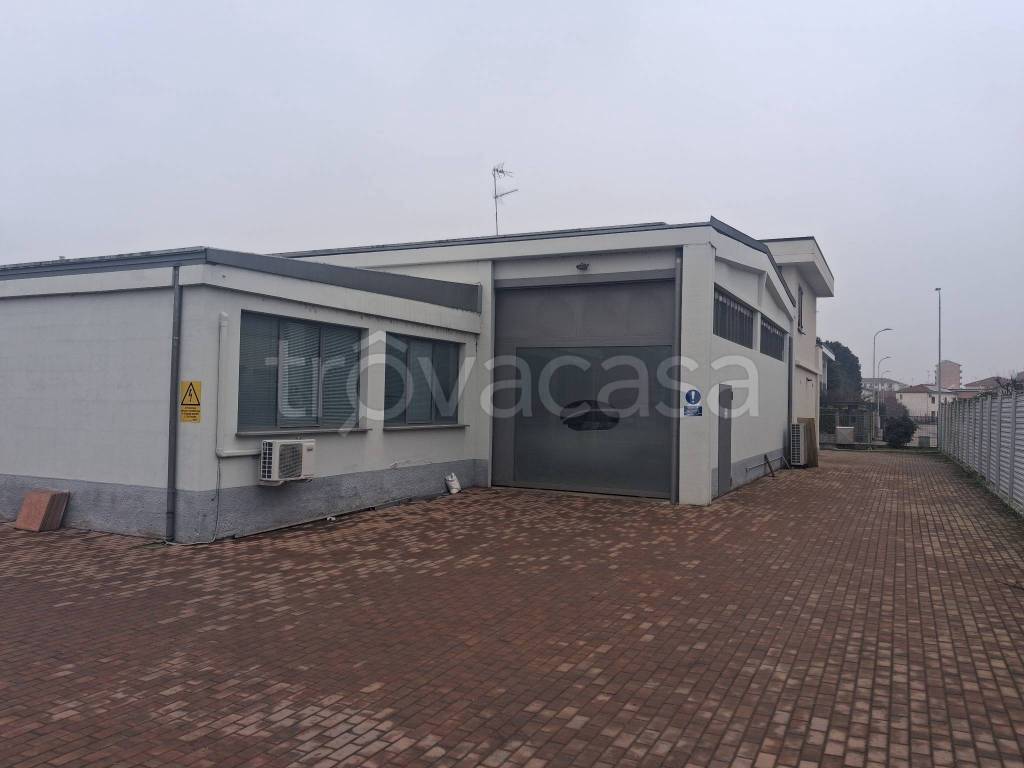 locale commerciale in vendita a Mortara