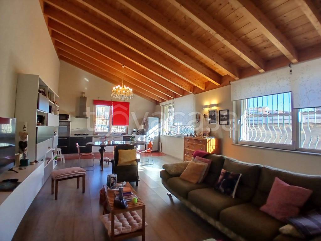 casa indipendente in vendita a Mortara