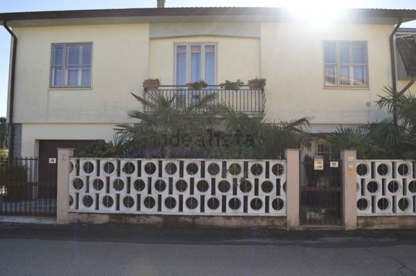 casa indipendente in vendita a Mortara