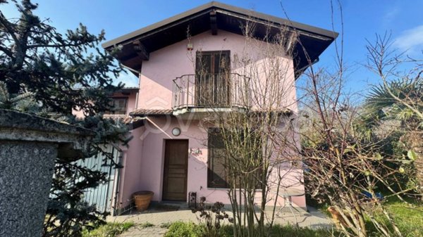 casa indipendente in vendita a Mortara