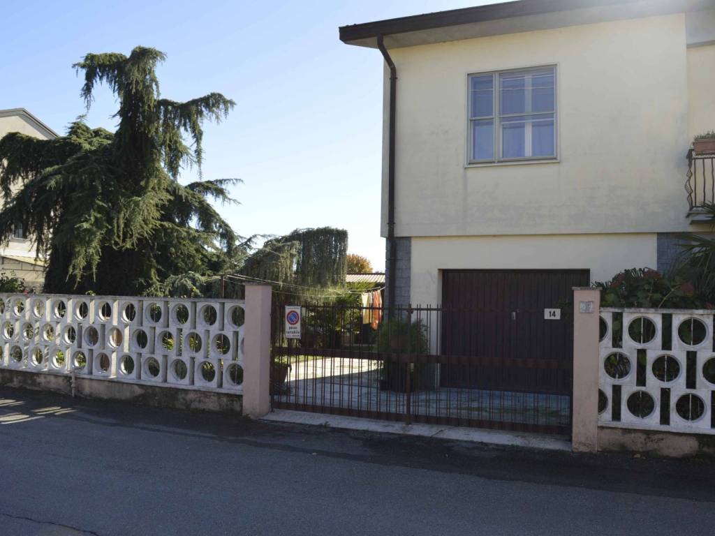 casa indipendente in vendita a Mortara