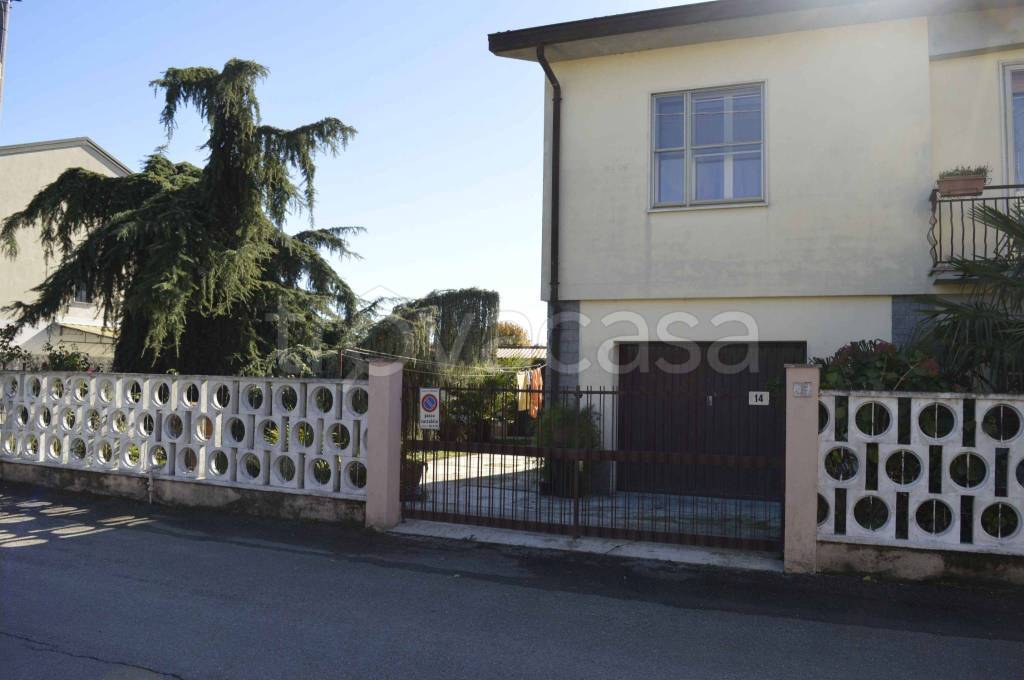 casa indipendente in vendita a Mortara