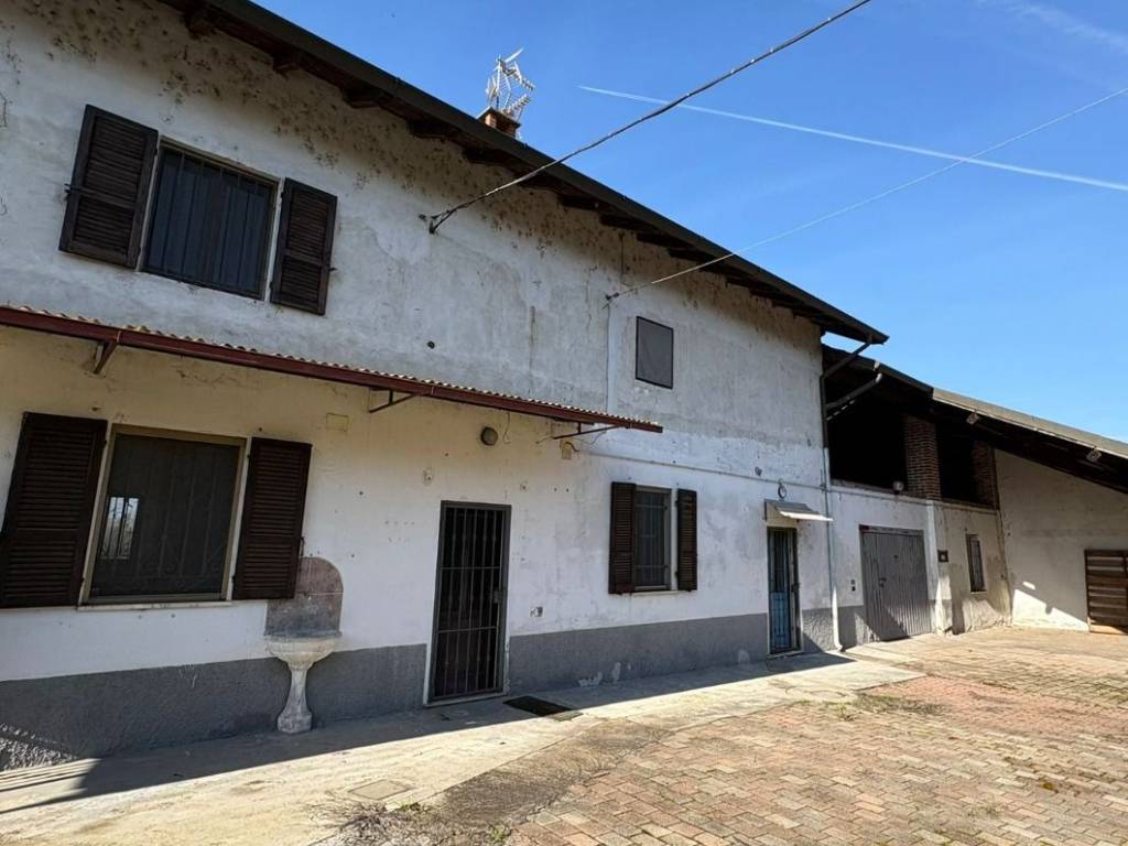 casa indipendente in vendita a Mortara