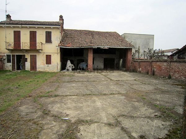 pentavano in vendita a Mortara