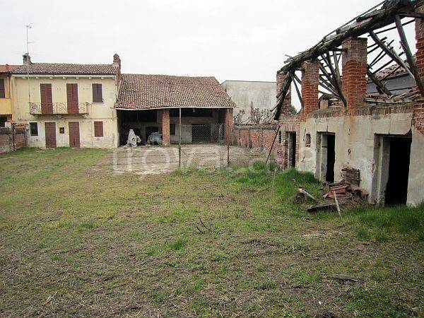casa indipendente in vendita a Mortara